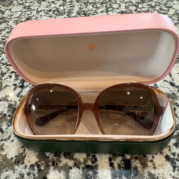 Kate Spade New York Adriyanna 60mm Round Sunhlasses in Brown. main image 11
